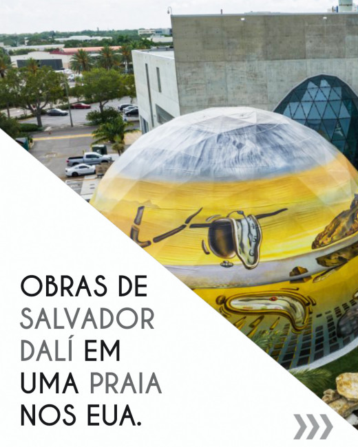 Obras de Salvador Dalí em uma praia dos EUA.